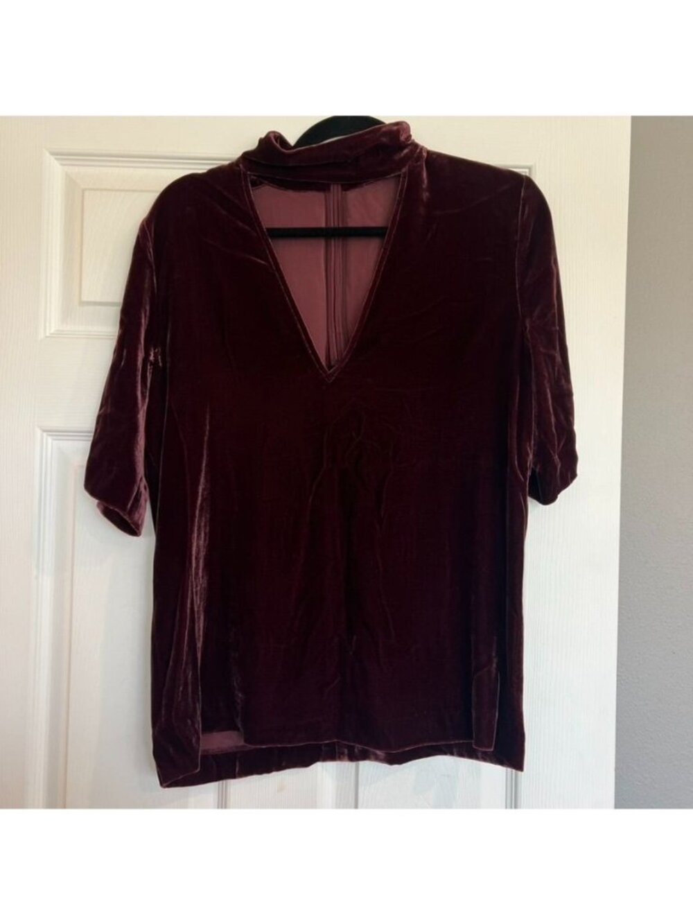 Theory Silk Blend Velvet Burgundy Collar Cutout V-Neck Blouse Size Small